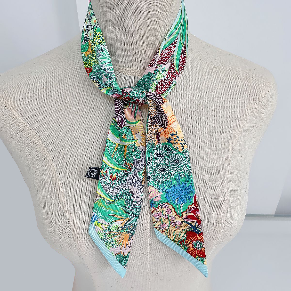 2026 Brand Design Zebra In Flowers Women Scarf Luxury Silk Scarf Fashion Hair Headband Foulard Skinny Bag Scarves Neckerchief